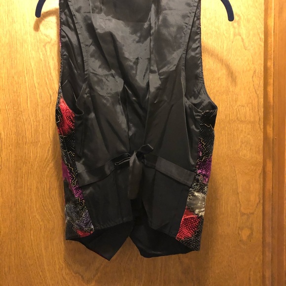 “TRIMMINGS” VEST NEW CONDITION - Picture 2 of 3